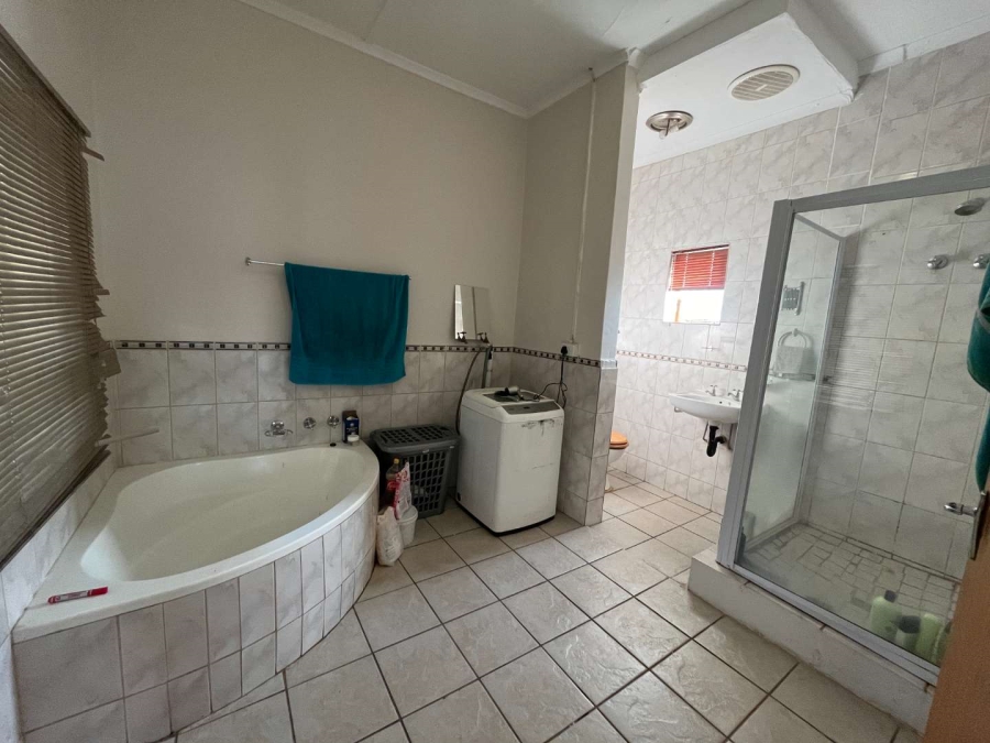 5 Bedroom Property for Sale in Die Rand Northern Cape